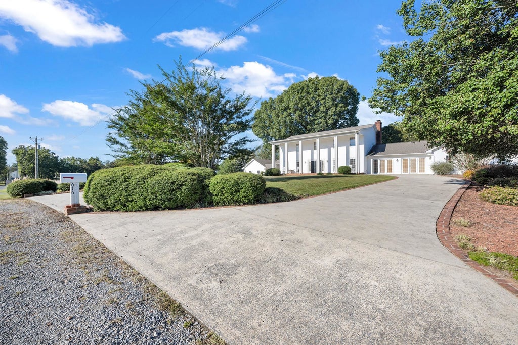 Photo of 616 Co Rd 406, Cullman, AL 35057 (MLS # 531613)