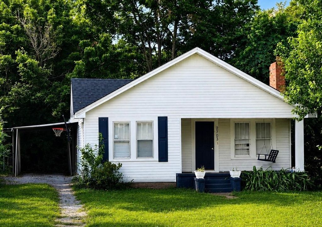 Photo of 2703 Hatch Blvd, Sheffield, AL 35660 (MLS # 530022)