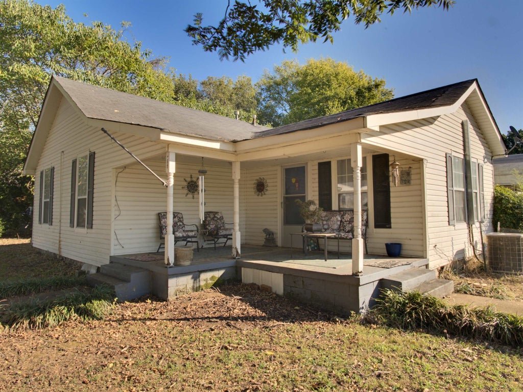 Photo of 306 Alabama St, Killen, AL 35645 (MLS # 531844)