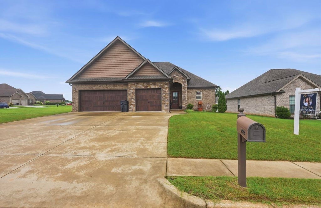 Photo of Karah Avery Ave, Rogersville, AL 35652 (MLS # 530233)