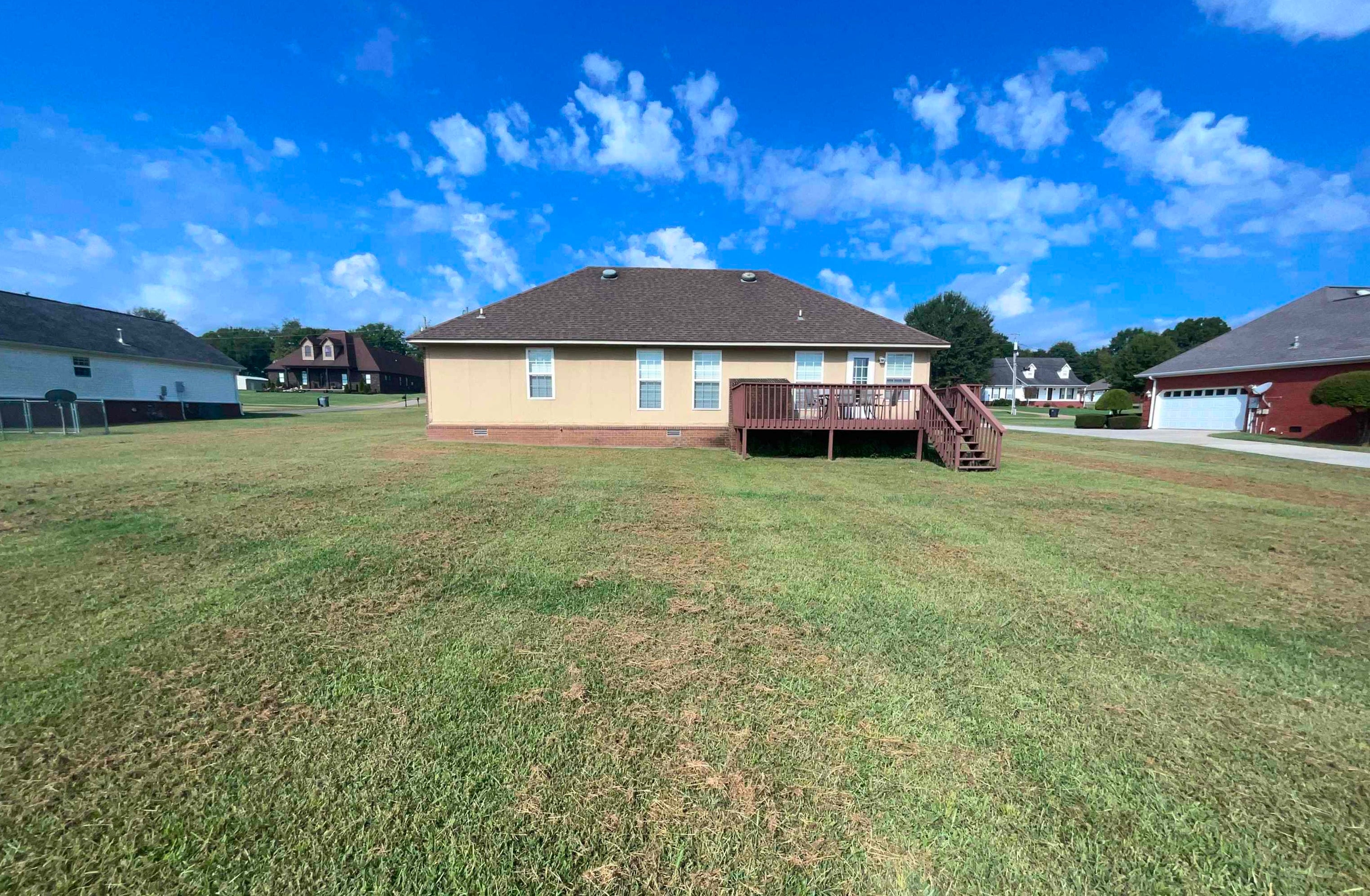 245 Cloverleaf Cir