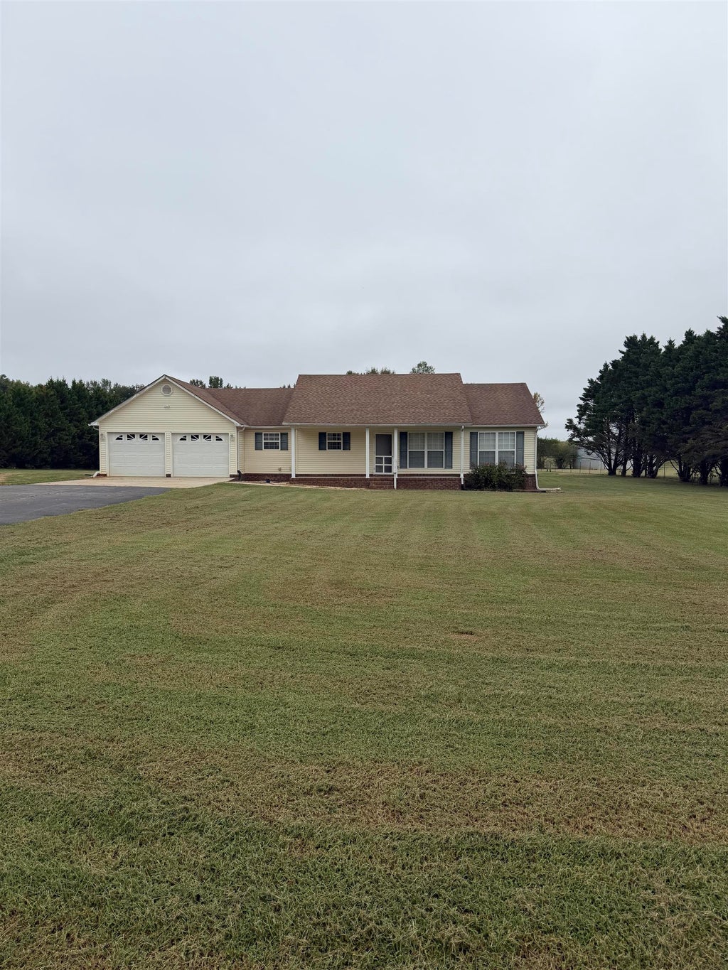 Photo of 795 Betty Rose Ln, Tuscumbia, AL 35674 (MLS # 531417)