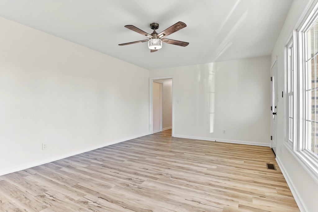Photo of 51 N Oak Park Dr, Lexington, AL 35648 (MLS # 531570)