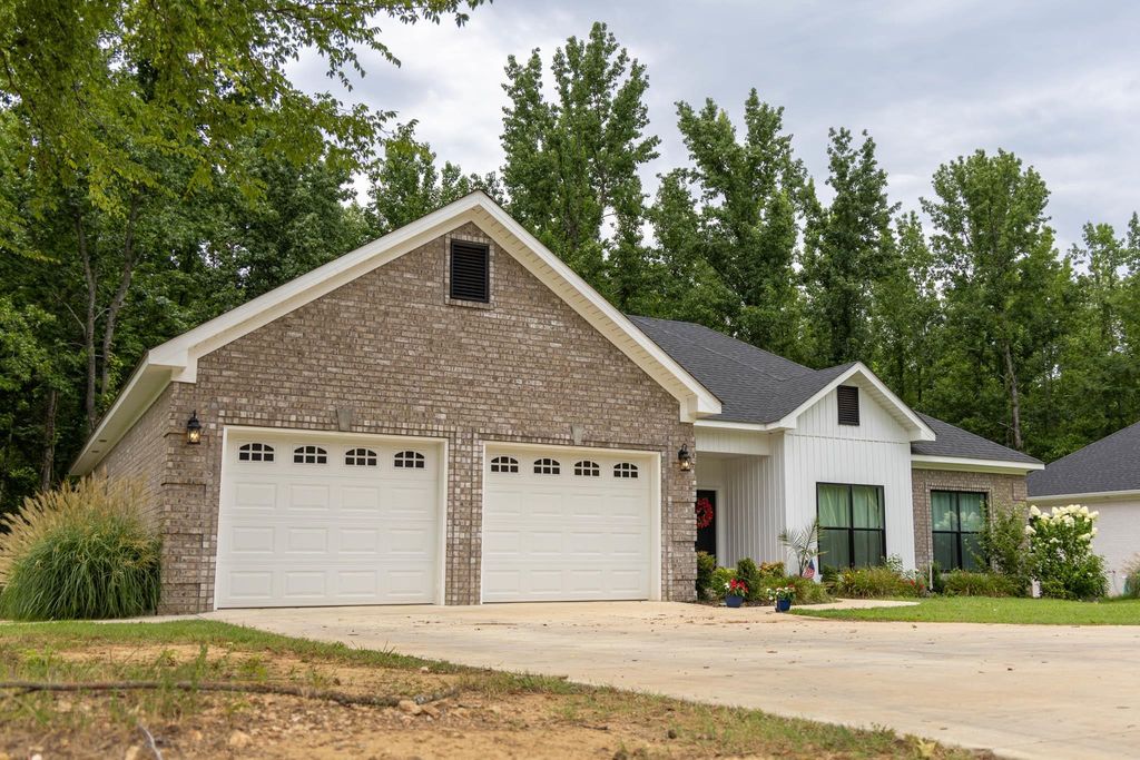 Photo of 486 Horseshoe Hills Rd, Killen, AL 35645 (MLS # 529979)