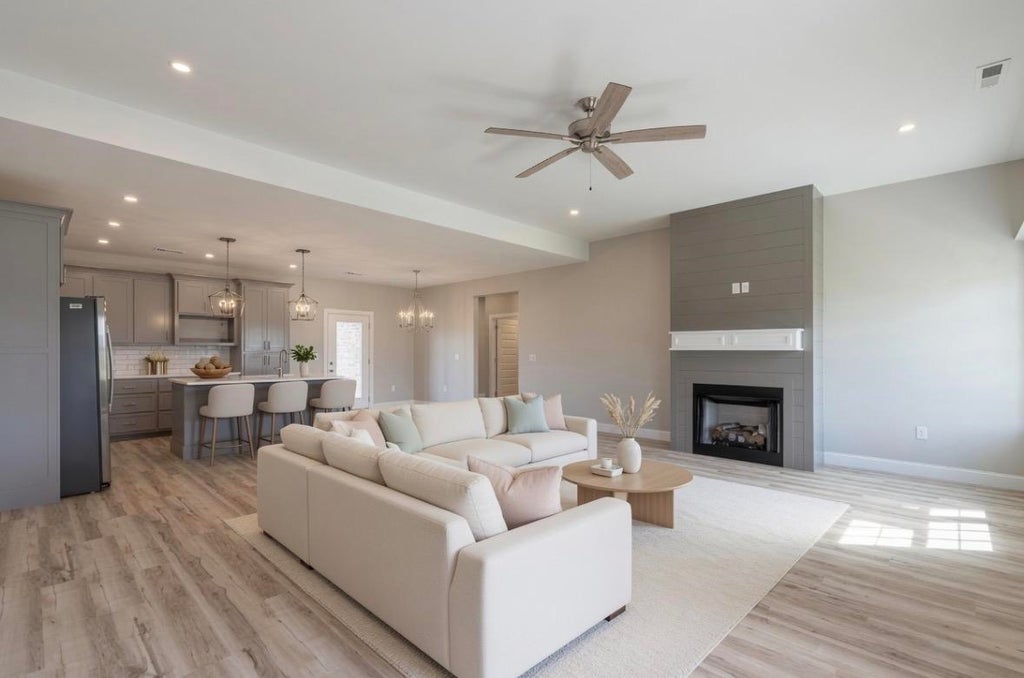 Photo of 251 Hummingbird Way, Killen, AL 35645 (MLS # 529524)