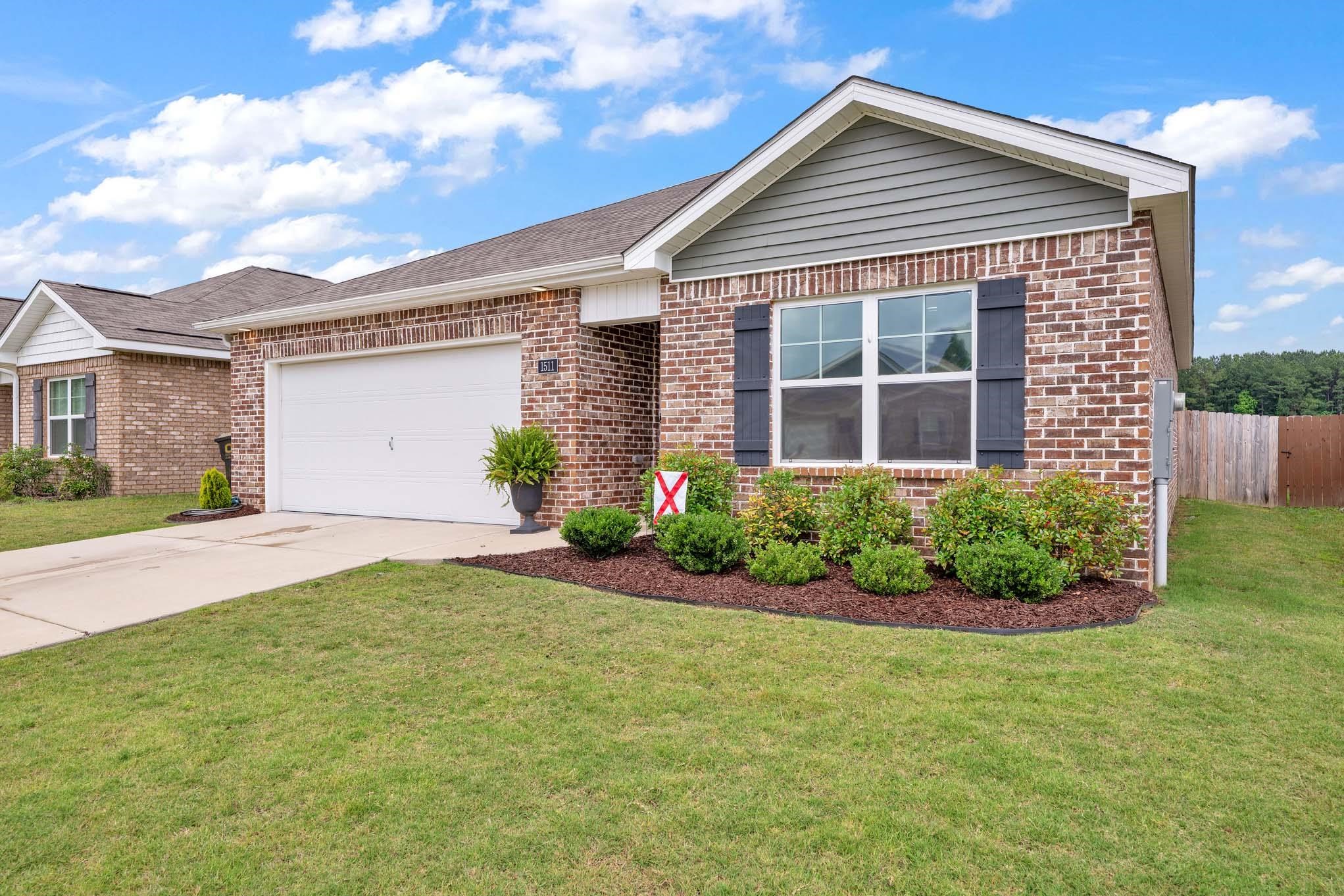 1511 Heritage Cir SE