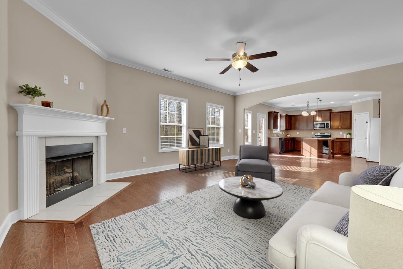 1445 Clearwater Dr NE