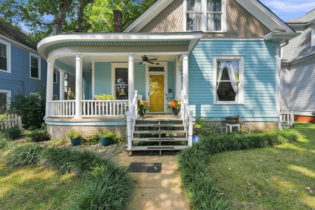 Photo of 105 Mabel Ave, Sheffield, AL 35660 (MLS # 531170)