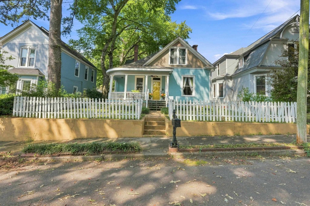 Photo of 105 Mabel Ave, Sheffield, AL 35660 (MLS # 531170)