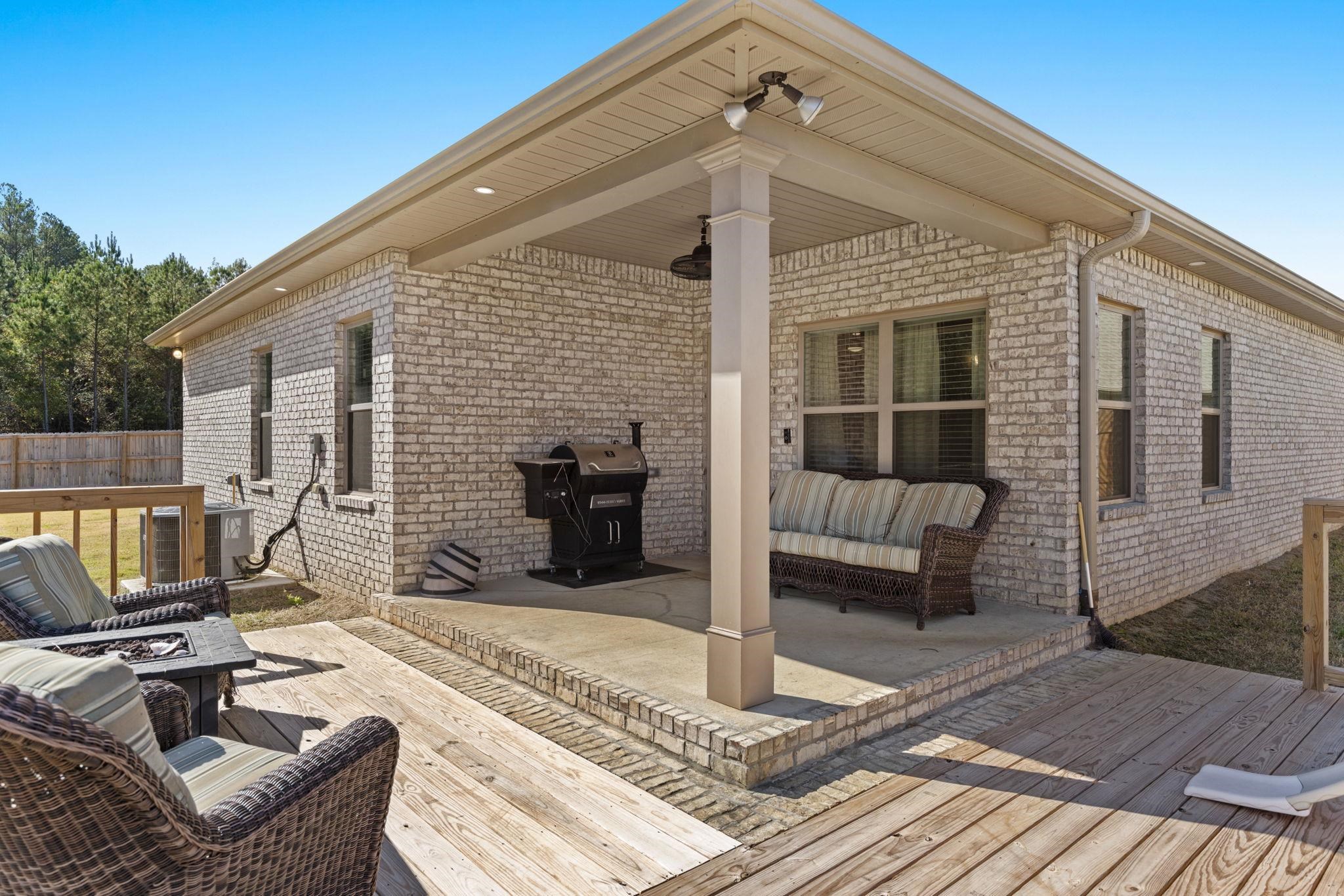 1834 SE Loebner LN SE