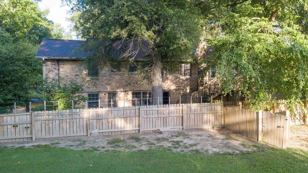 Photo of 213 Flurnoy Ave, Florence, AL 35633 (MLS # 530181)