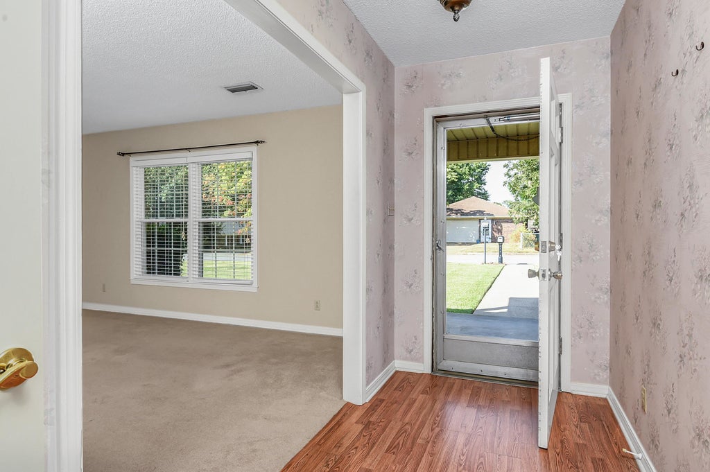 Photo of 2502 Trenton Pl, Florence, AL 35630 (MLS # 531571)