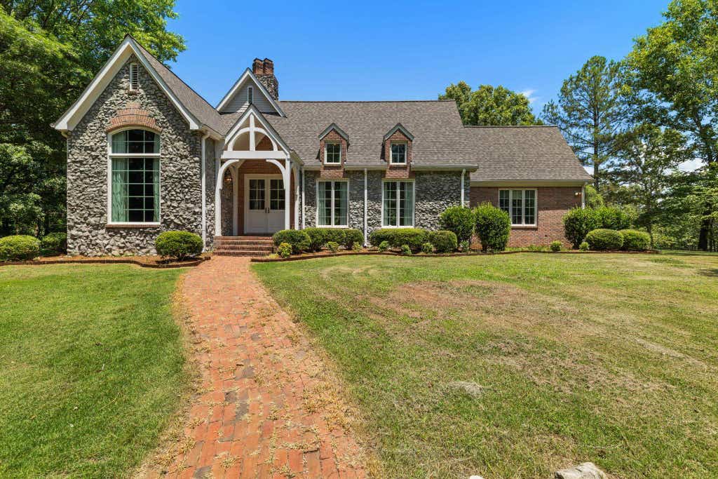 Photo of 2620 Underwood Rd, Russellville, AL 35654 (MLS # 529838)