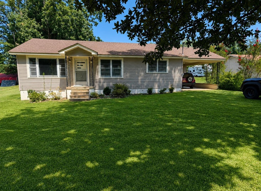 Photo of 147 Rasch Rd E, Florence, AL 35633 (MLS # 530973)