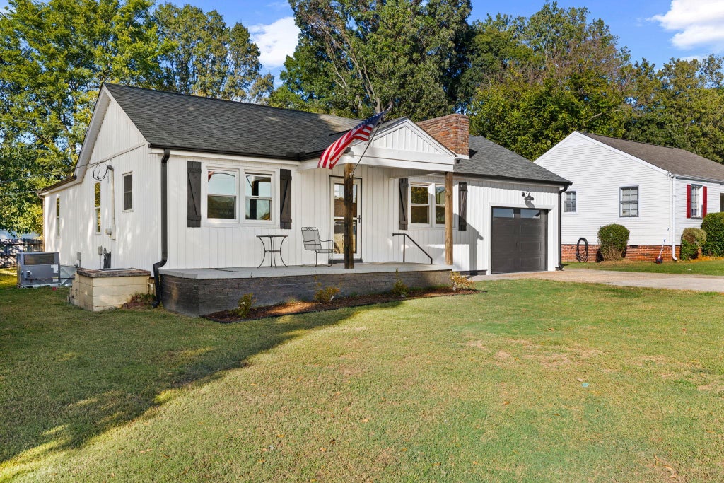 Photo of 707 Ford Ave, Muscle Shoals, AL 35661 (MLS # 531908)