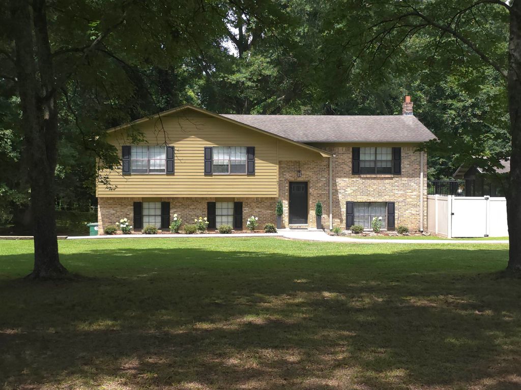 Photo of 637 Co Rd 1194, Cullman, AL 35057 (MLS # 529618)