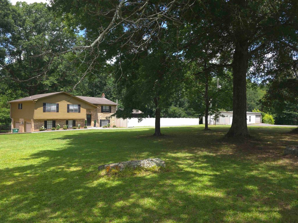 Photo of 637 Co Rd 1194, Cullman, AL 35057 (MLS # 529618)