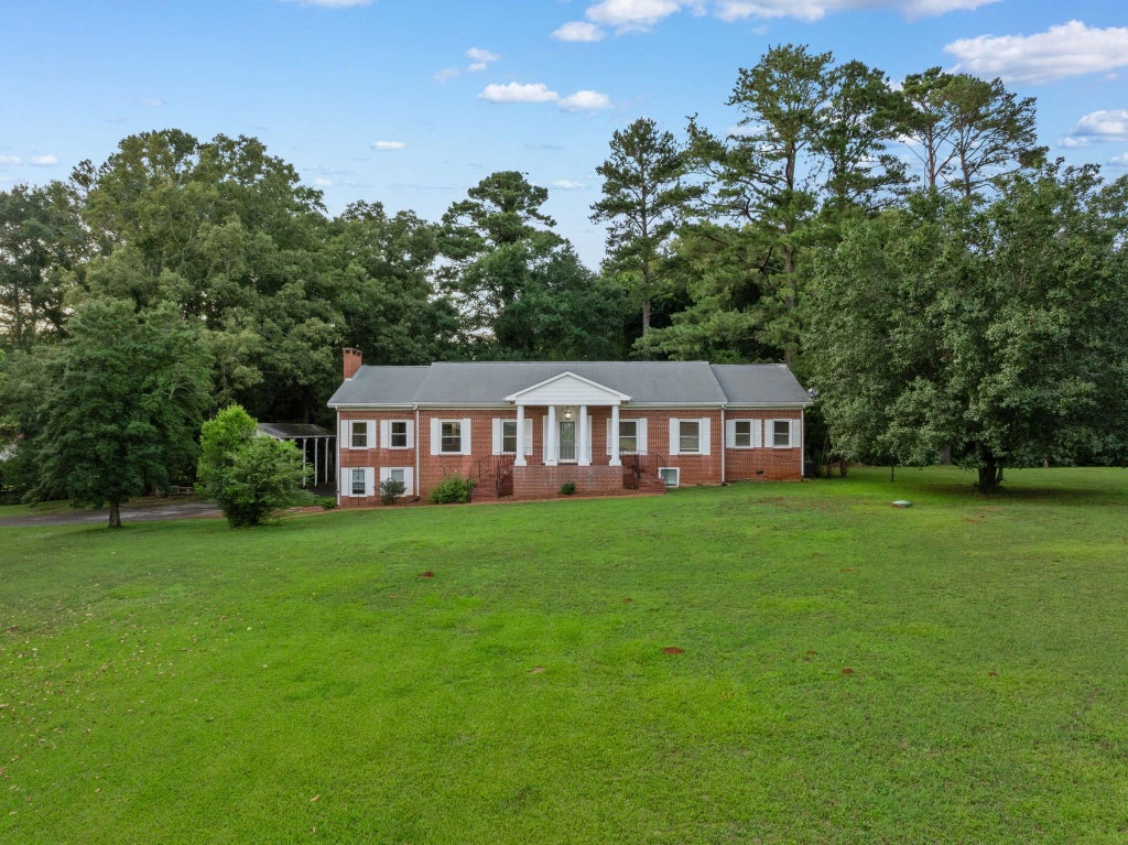 Photo of 180 Wear Dr, Florence, AL 35633 (MLS # 529360)
