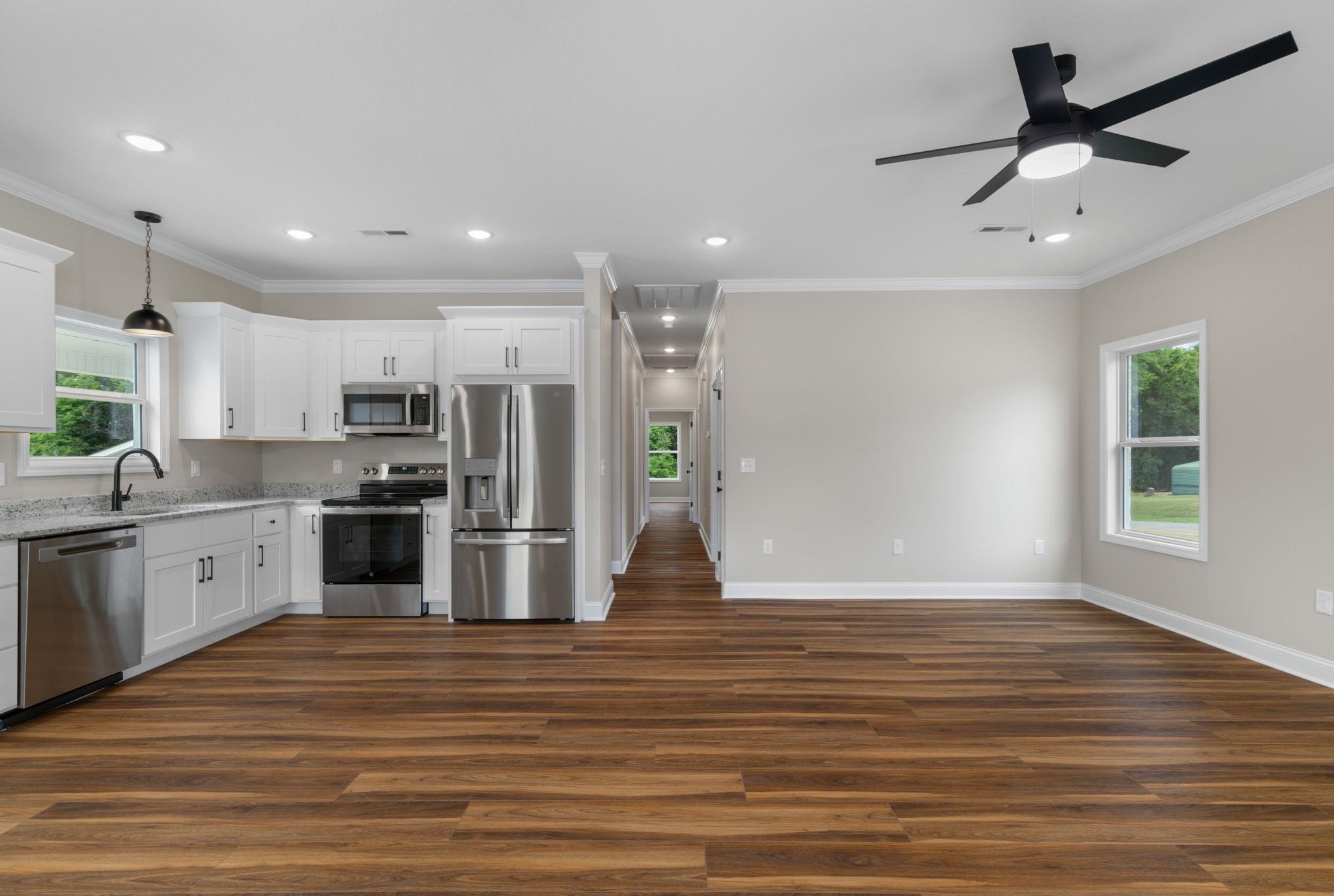165 E Lakeside Dr
