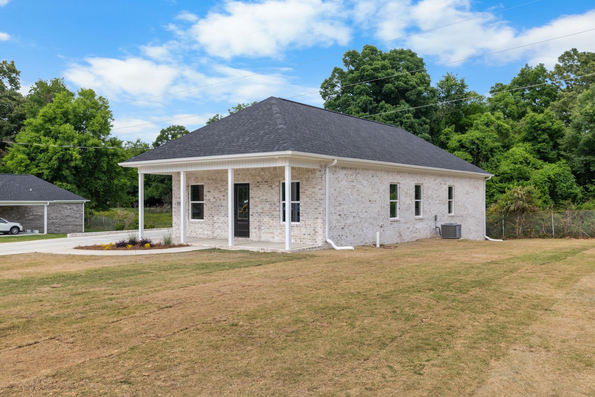 165 E Lakeside Dr