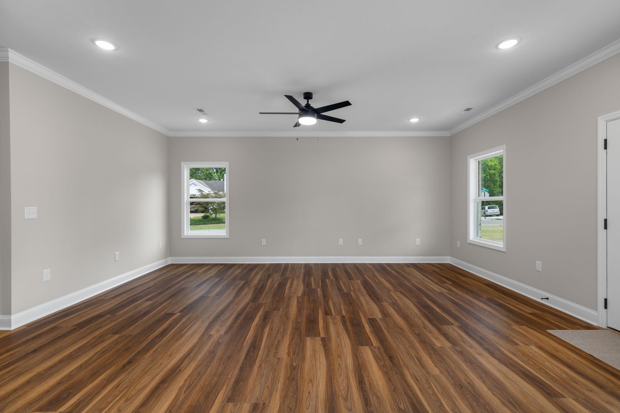 165 E Lakeside Dr