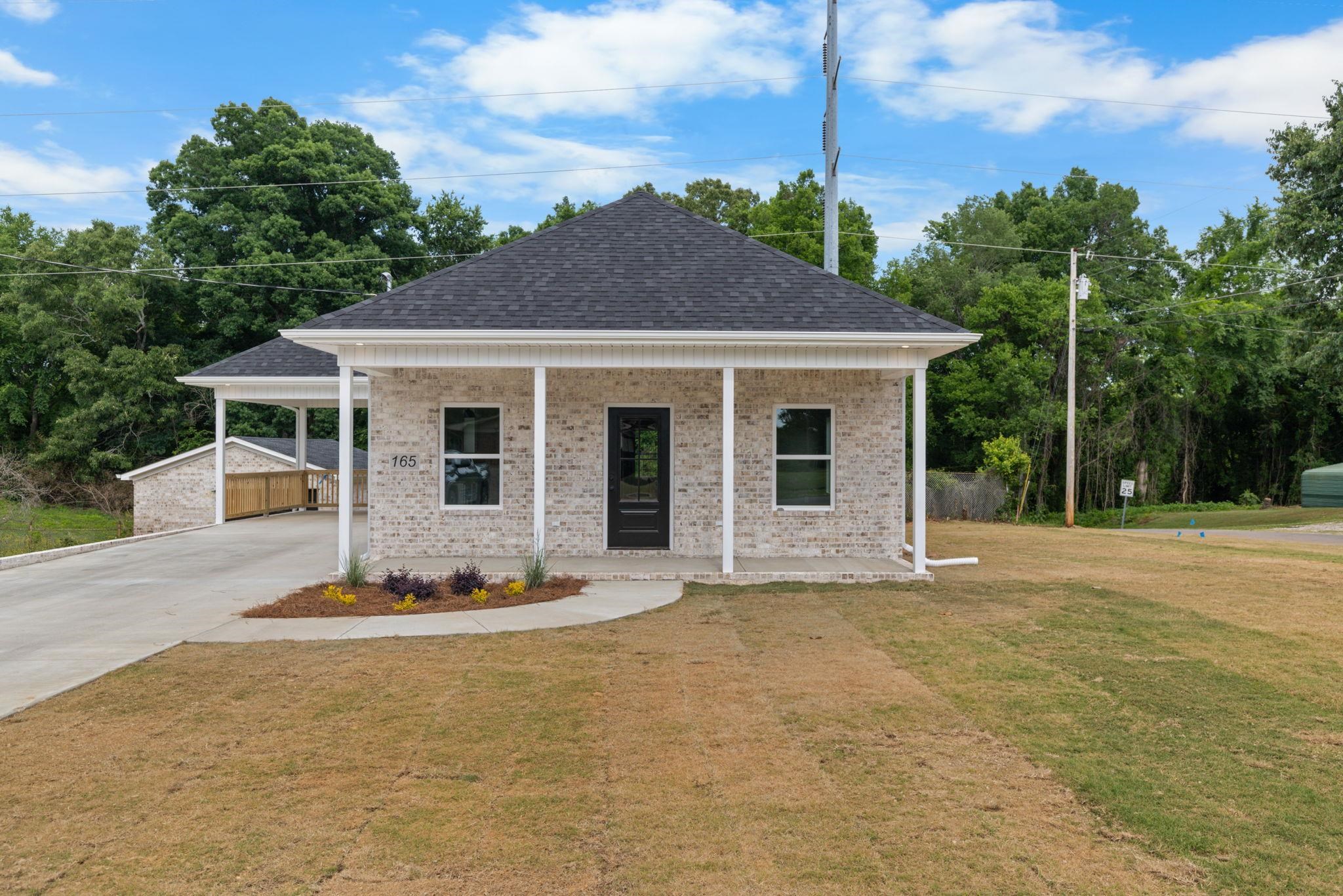 165 E Lakeside Dr