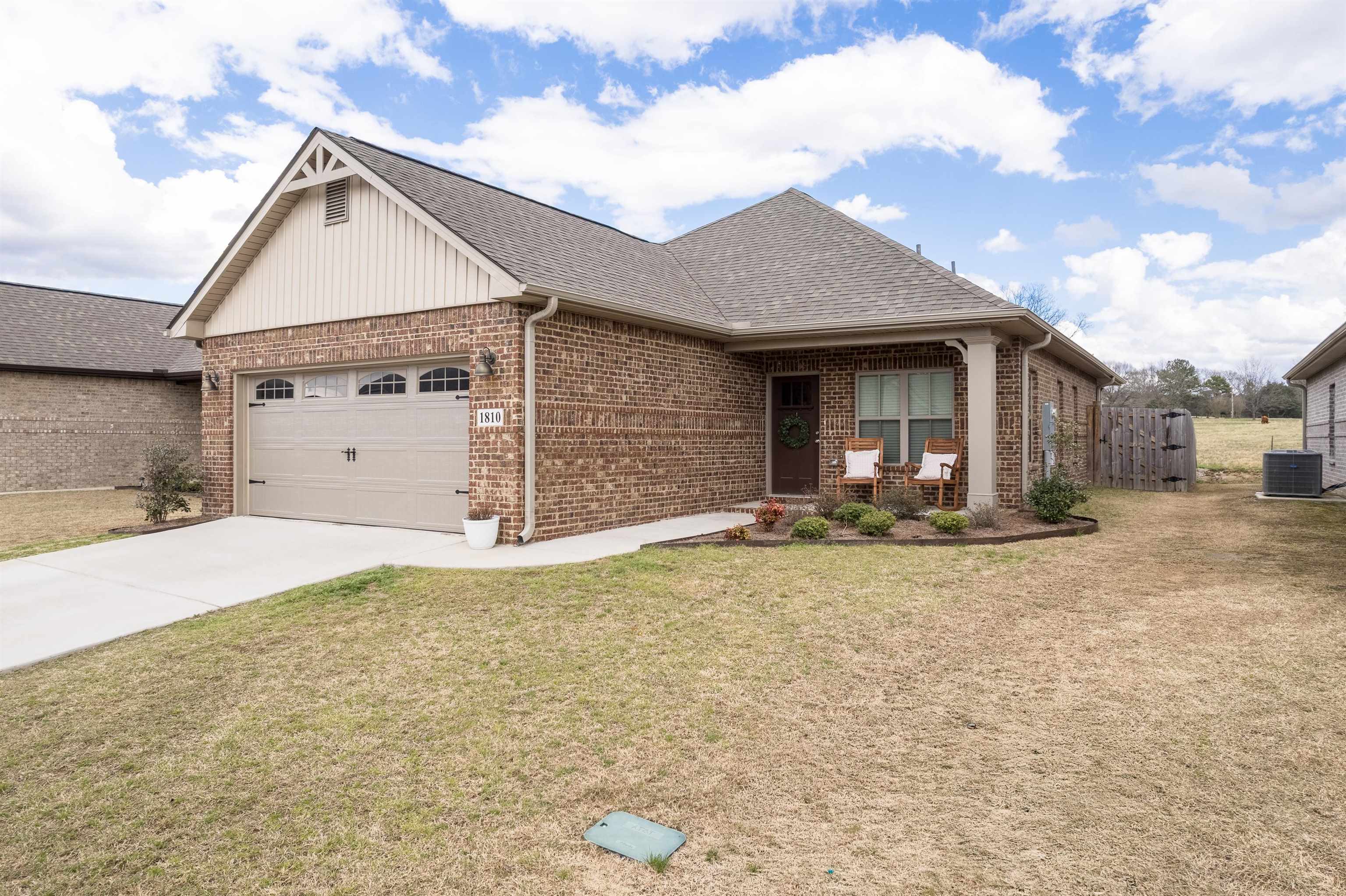 1810 Shadowbrook Ln