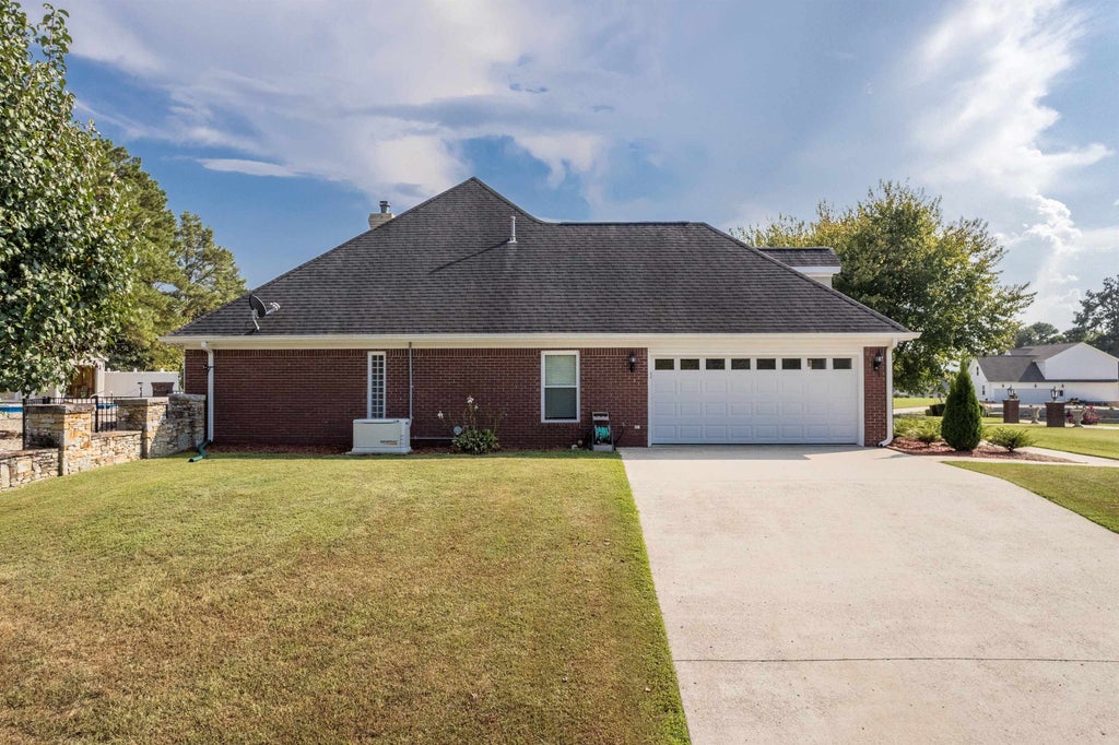 Photo of 218 Co Rd 1307, Vinemont, AL 35179 (MLS # 531911)