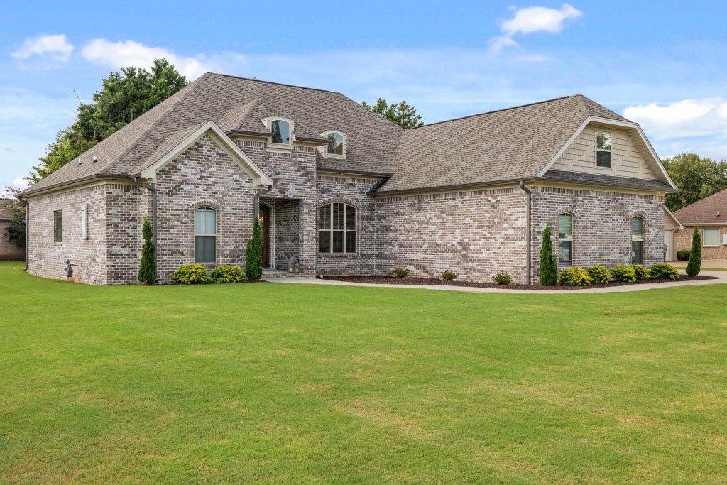 Photo of 609 S Commons St W, Tuscumbia, AL 35674 (MLS # 531026)