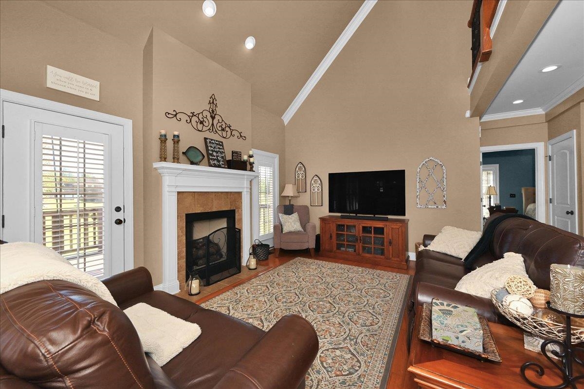 2212 Lakeshore Dr SW