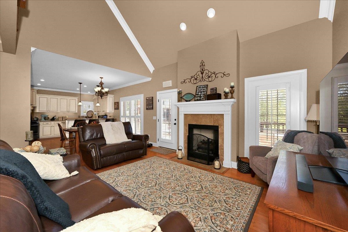 2212 Lakeshore Dr SW