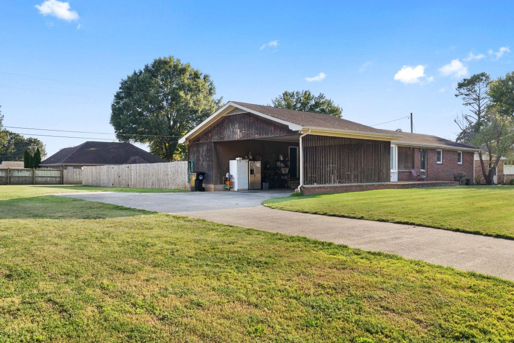 Photo of 1010 Grand Ave, Muscle Shoals, AL 35661 (MLS # 531221)