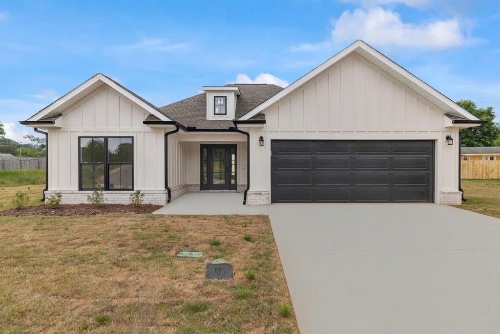 Photo of 275 Knight Dr, Tuscumbia, AL 35674 (MLS # 531208)
