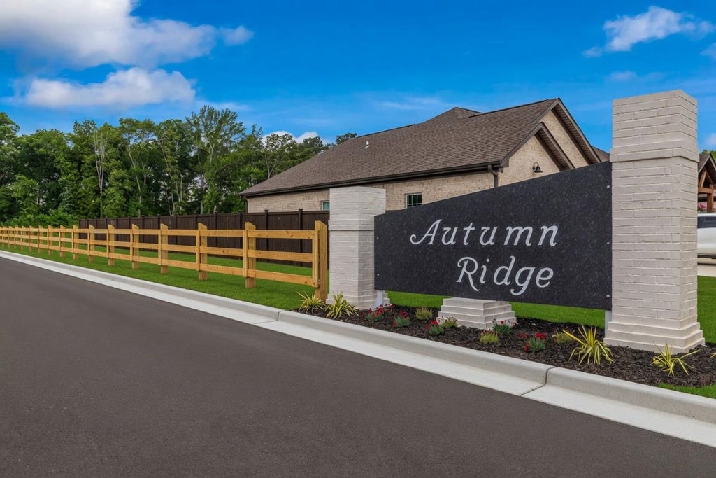 Photo of 275 Knight Dr, Tuscumbia, AL 35674 (MLS # 531208)