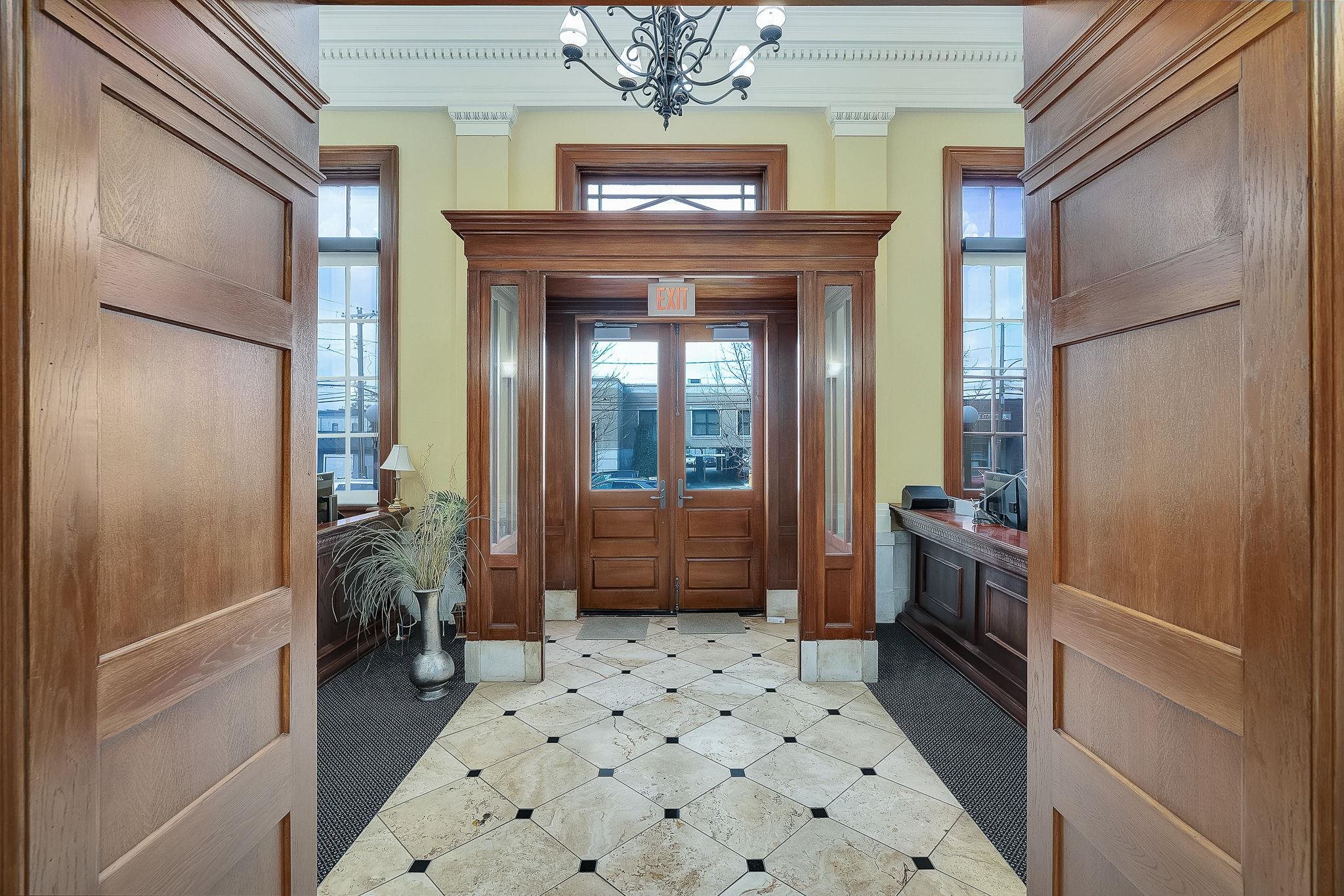 222 2nd Ave