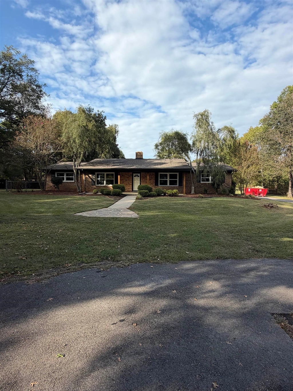 Photo of 311 E Washington Dr, Muscle Shoals, AL 35661 (MLS # 531905)