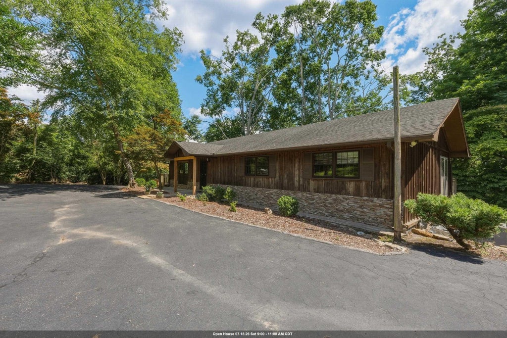Photo of 636 Rivermont Rd, Florence, AL 35634 (MLS # 529698)