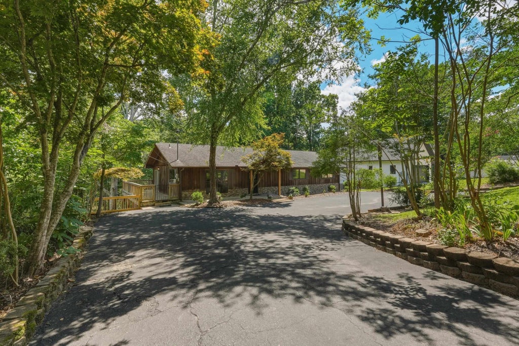 Photo of 636 Rivermont Rd, Florence, AL 35634 (MLS # 529698)