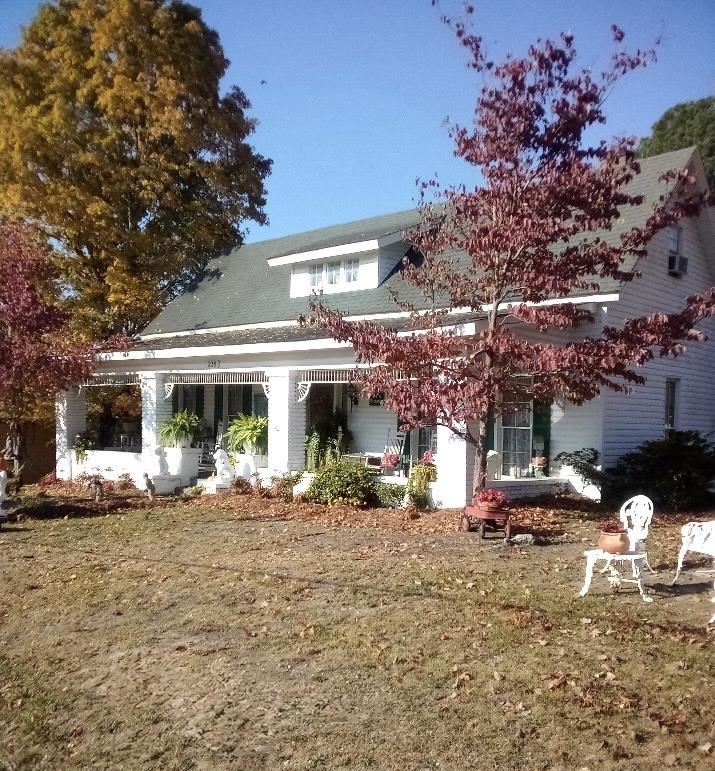 225 Main St - Photo 3