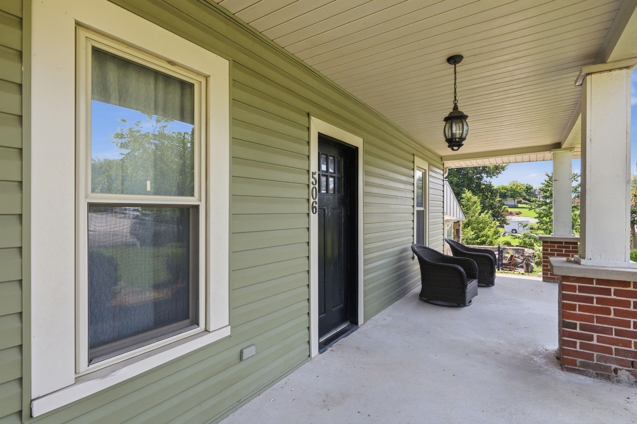 506 4th St SE