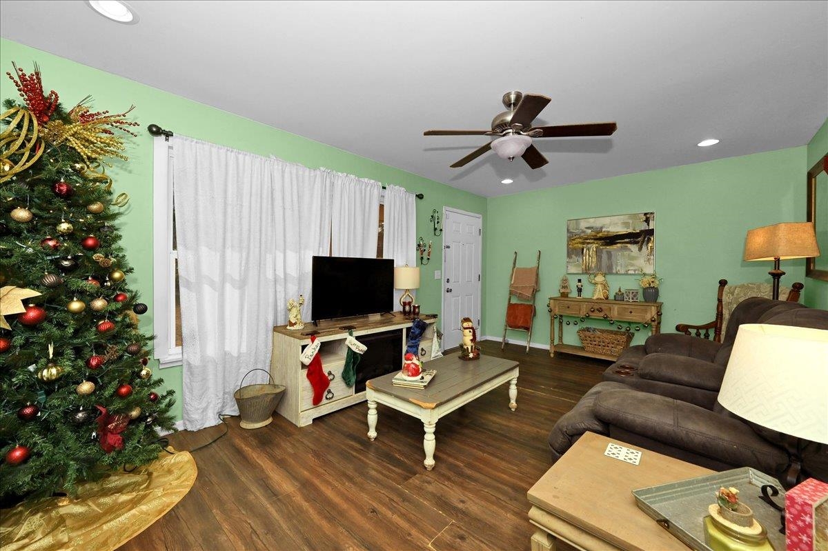 1407 Briarwood Dr SE