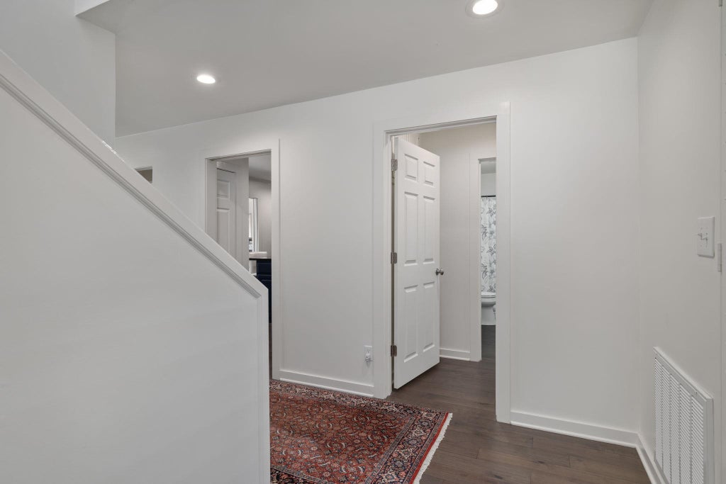 Photo of 206 River Point Rd, Florence, AL 35634 (MLS # 531752)