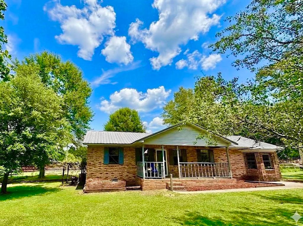 Photo of 1634 Edmondson Rd, Hanceville, AL 35077 (MLS # 529824)