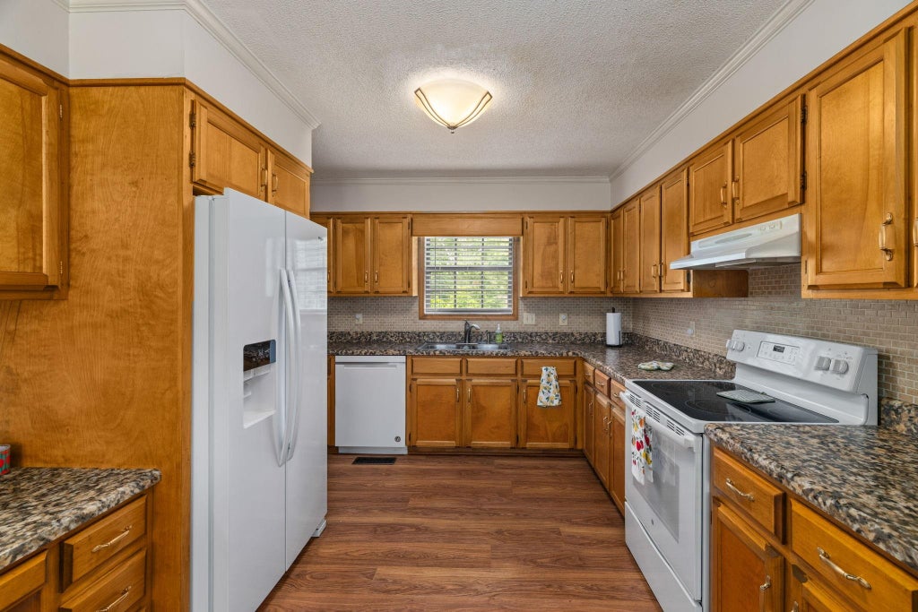 Photo of 517 Springwood Dr, Florence, AL 35634 (MLS # 529393)