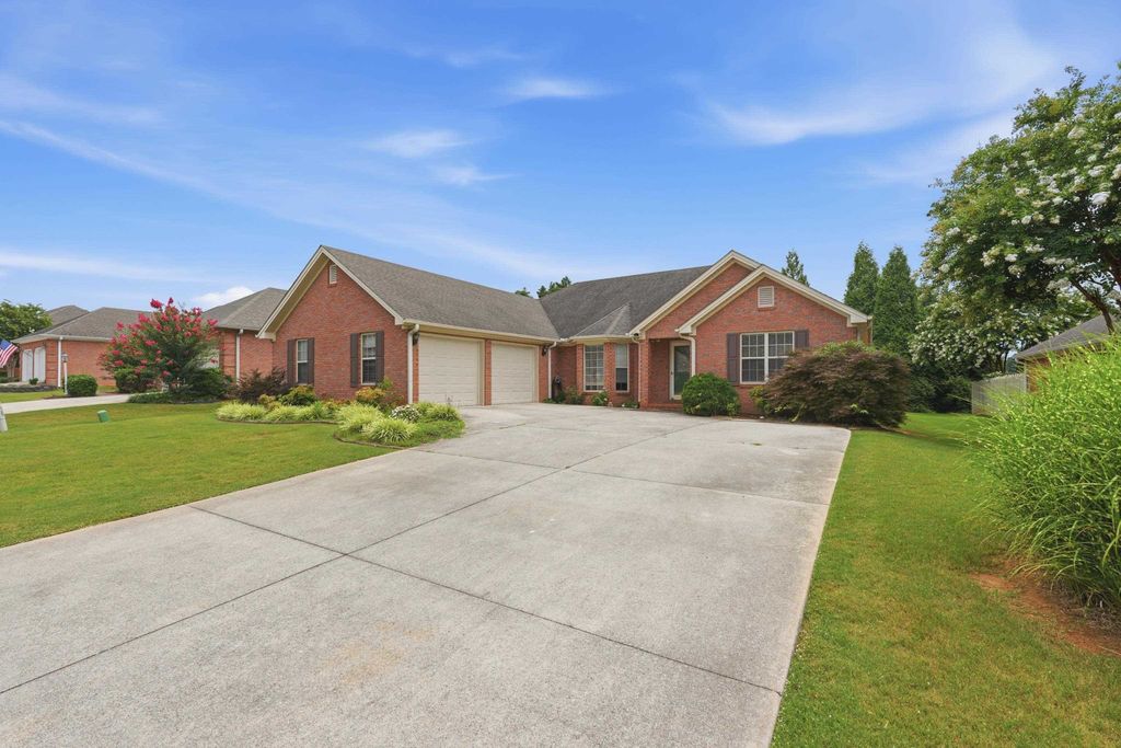 Photo of 158 Breckenridge CT, Florence, AL 35630 (MLS # 529984)