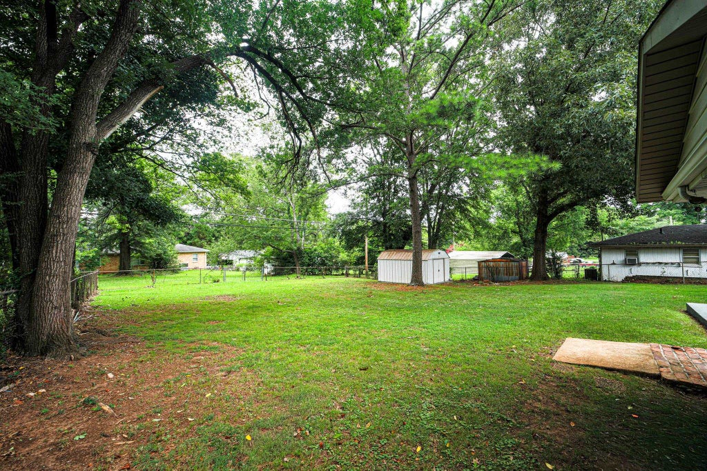 Photo of 2236 McBurney Dr, Florence, AL 35630 (MLS # 529988)