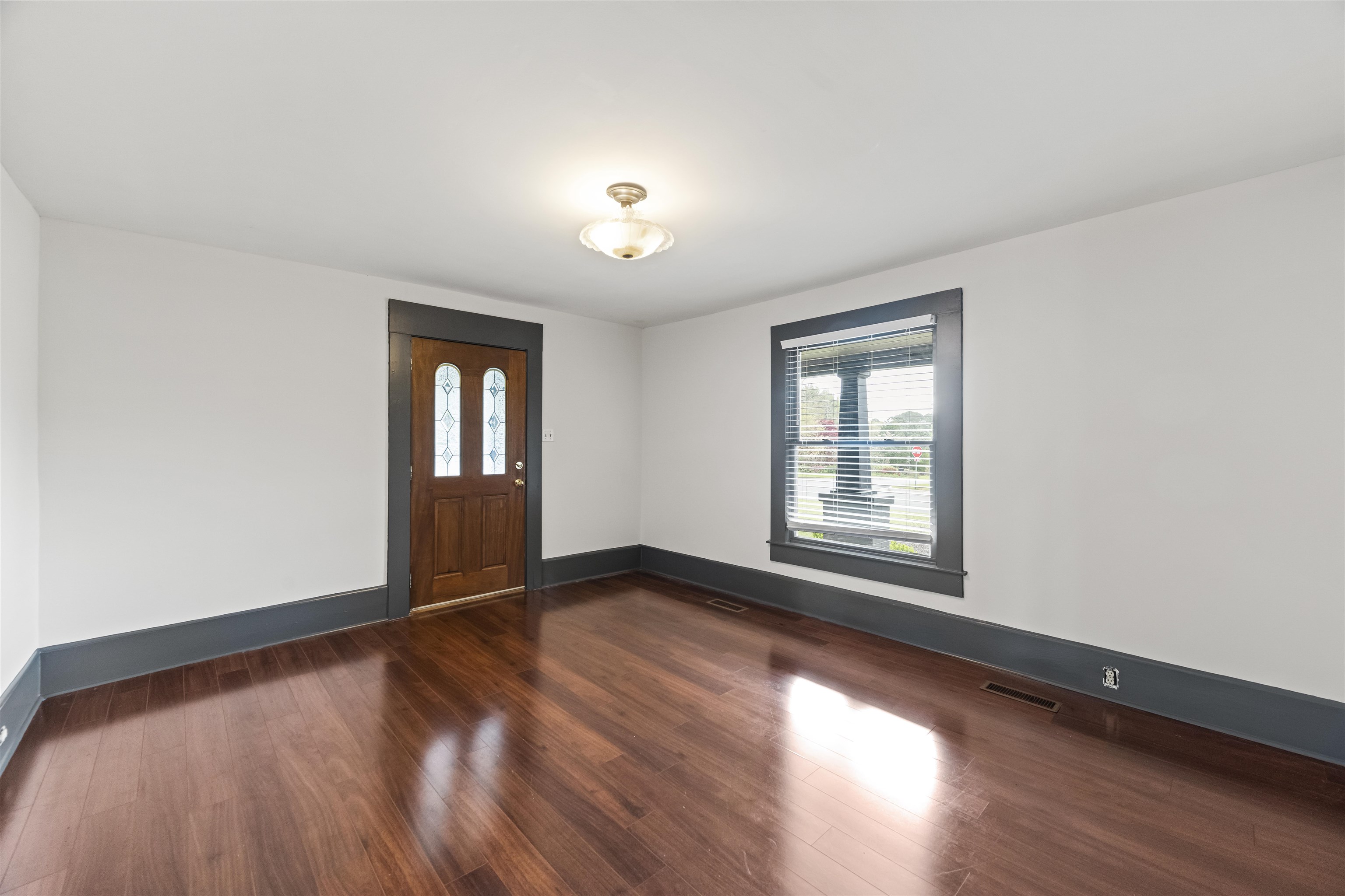 411 9th Ave SE