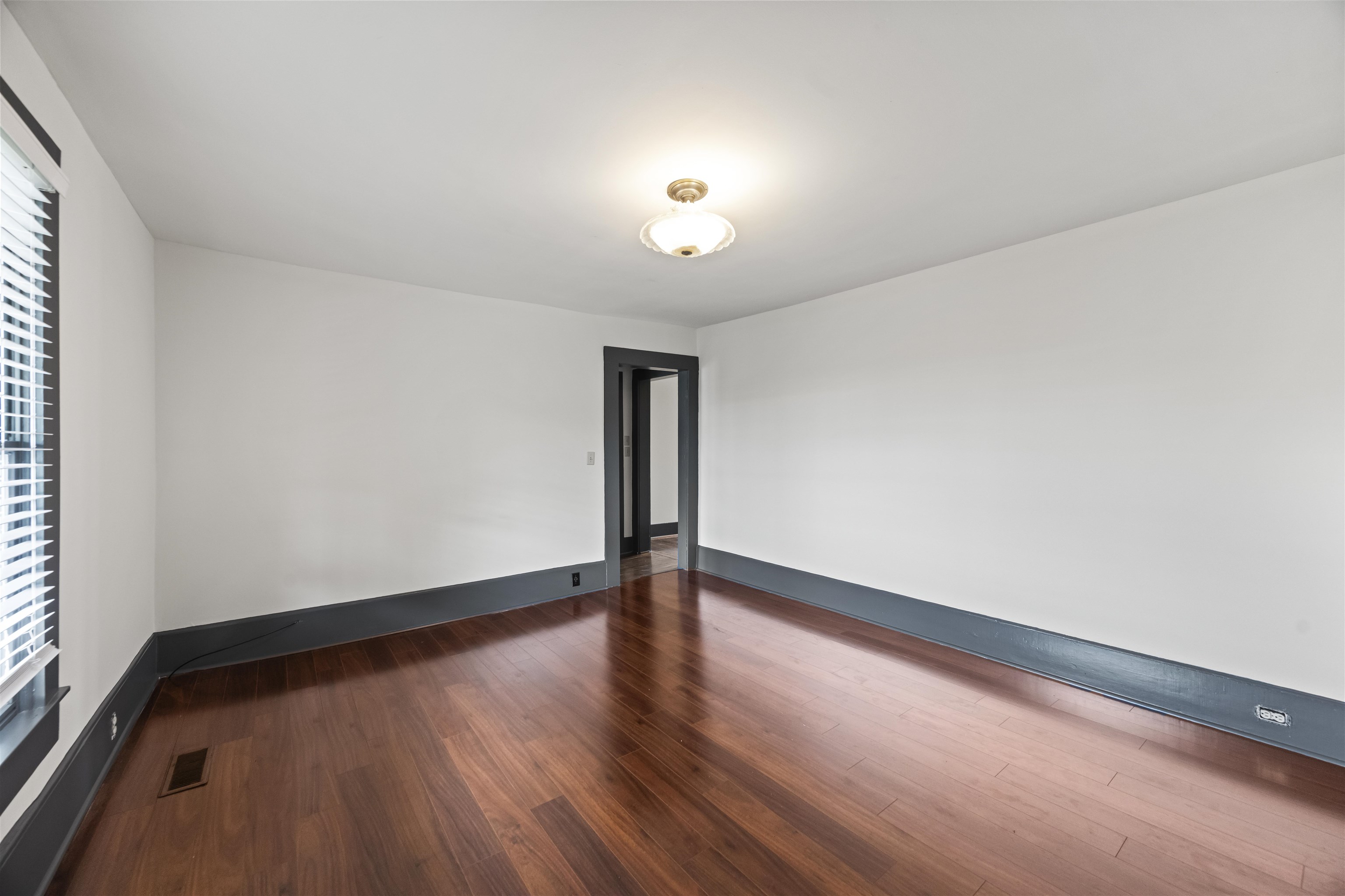 411 9th Ave SE