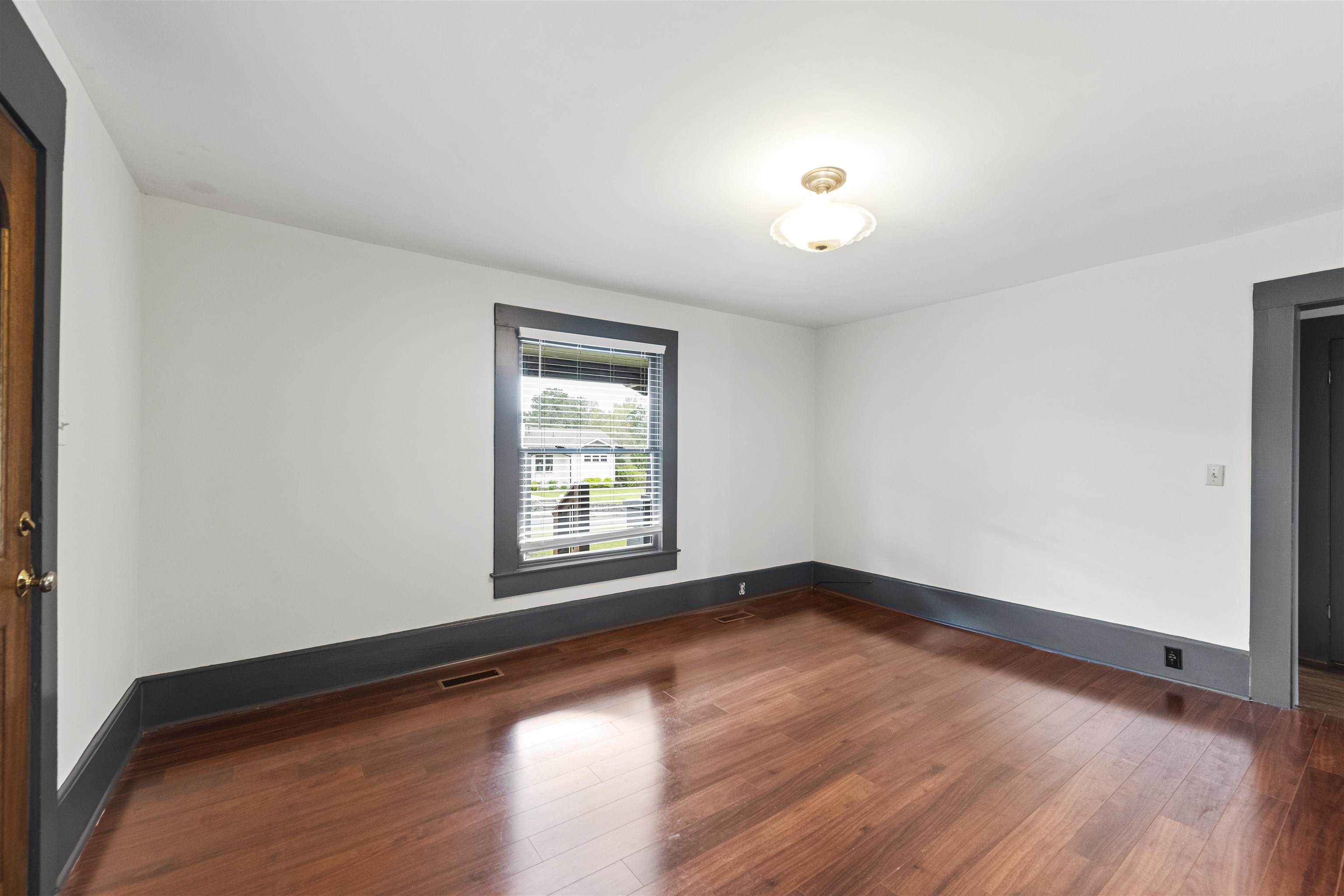 411 9th Ave SE