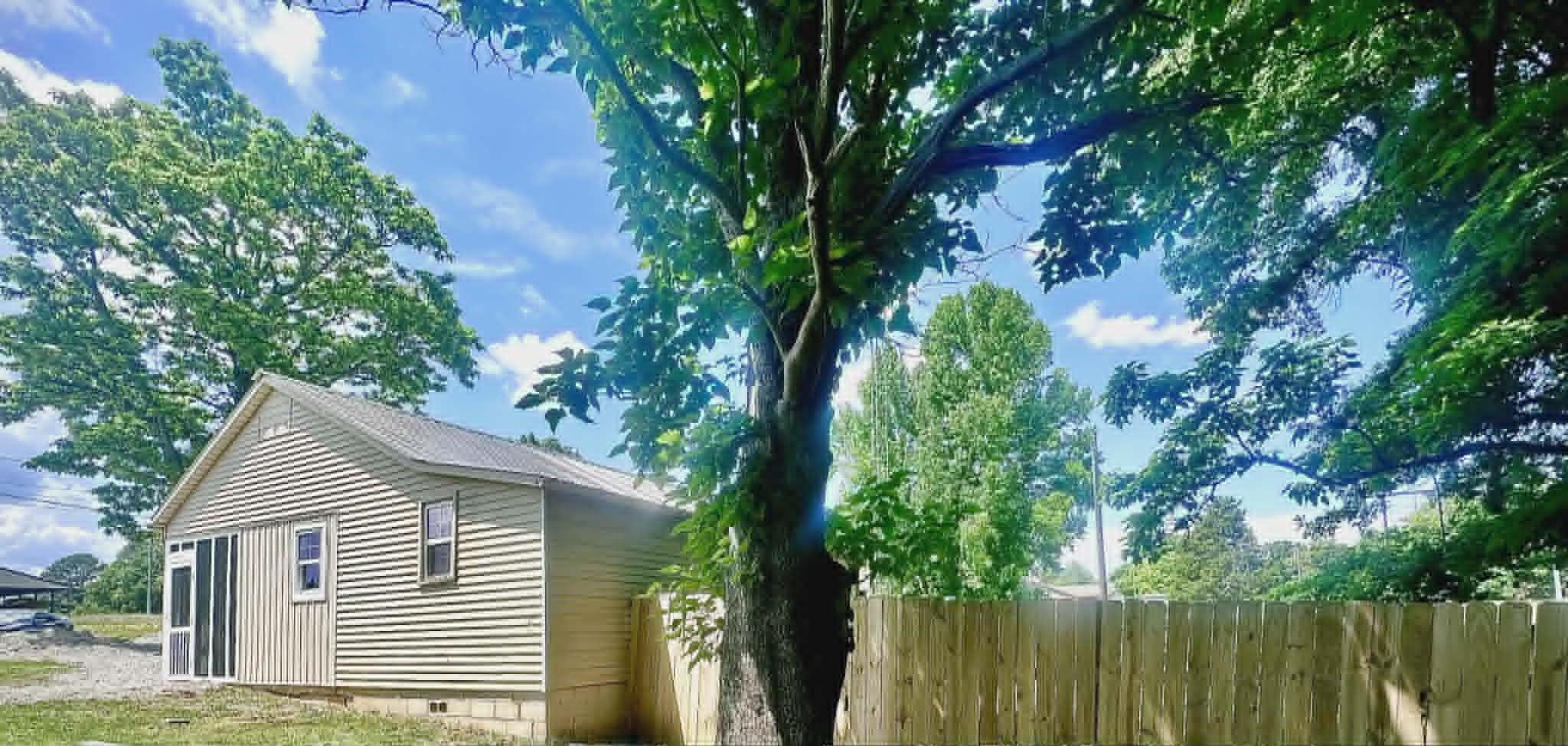 720 Smith Ln - Photo 2